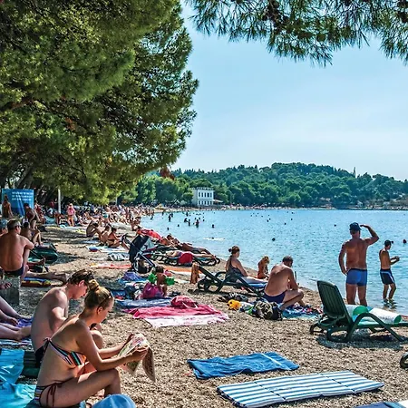 Lovely In * Μακάρσκα