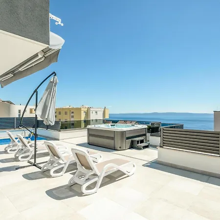 Holiday home Cozy In With Jacuzzi Makarska