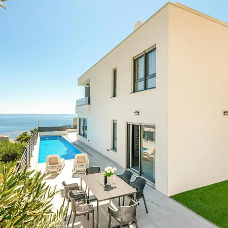 Holiday home Cozy In With Jacuzzi