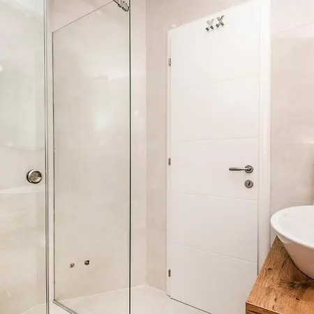 Holiday home Cozy In With Jacuzzi *