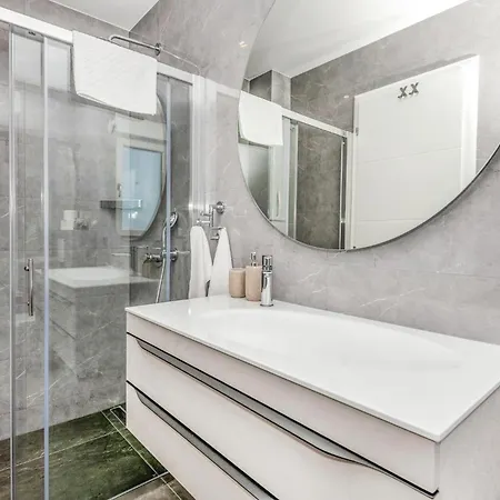 Cozy In With Jacuzzi * Makarska